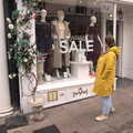 Isobel does a bit of window shopping, Pizza and Pasta in Bury St. Edmunds, Suffolk - 30th October 2022