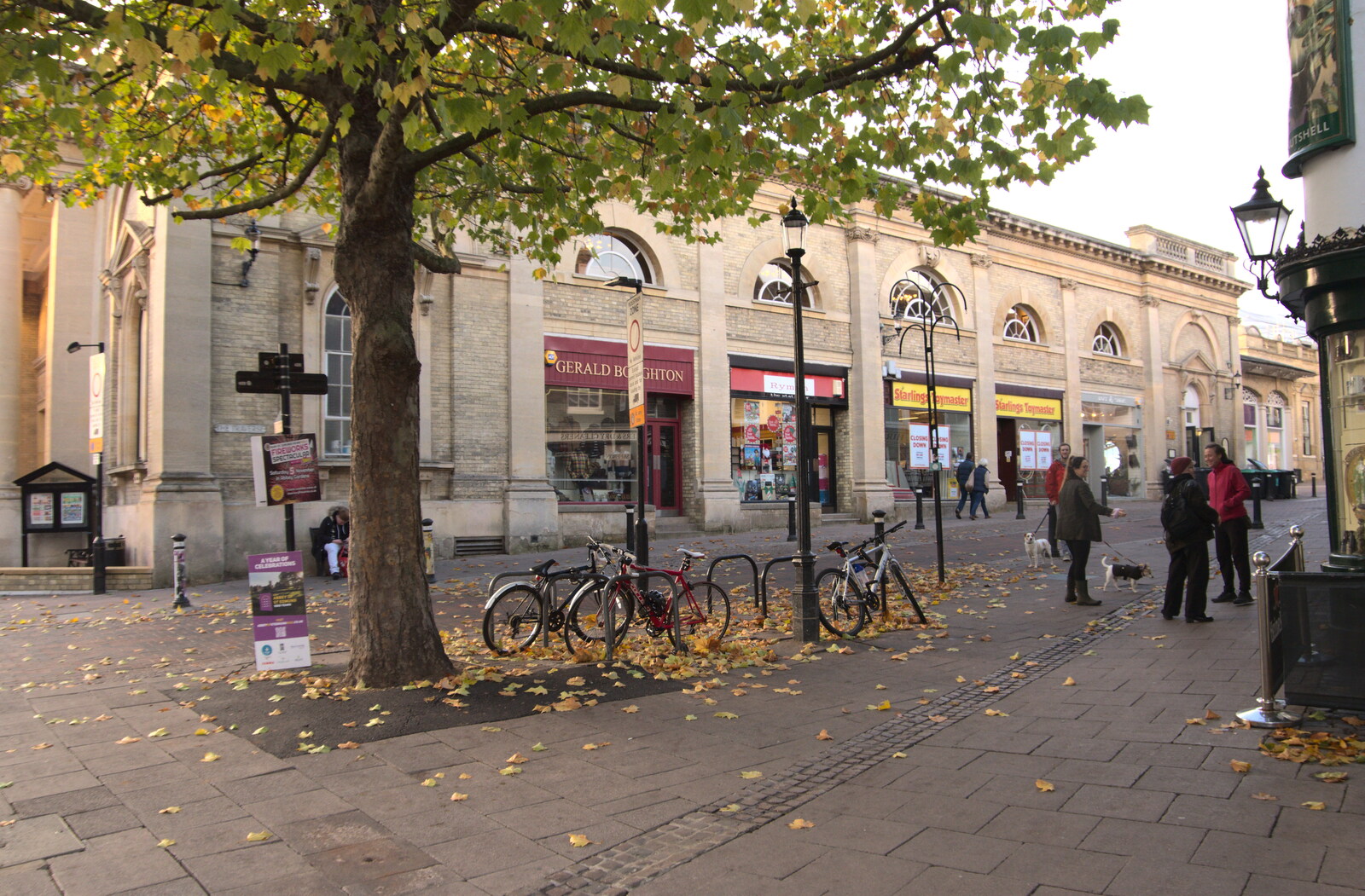 Pizza and Pasta in Bury St. Edmunds, Suffolk - 30th October 2022: Autumn leaves blow around on The Traverse