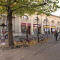 Autumn leaves blow around on The Traverse, Pizza and Pasta in Bury St. Edmunds, Suffolk - 30th October 2022
