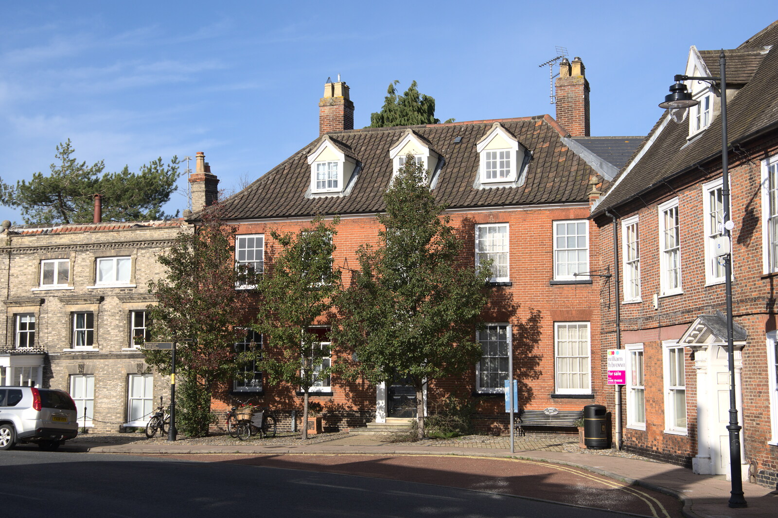 A Postcard from Bungay, Suffolk - 2nd November 2022: Another nice building on Earsham Street