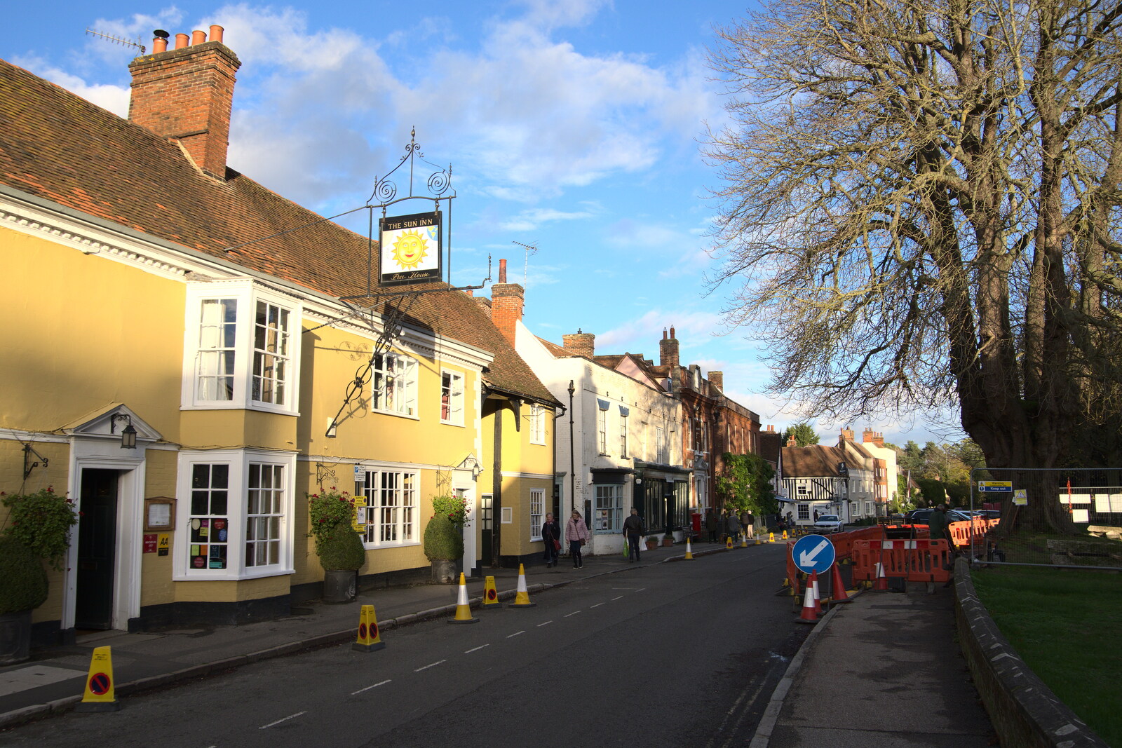 A Postcard from Flatford and Dedham, Suffolk and Essex, 9th November 2022: The Sun Inn in Dedham