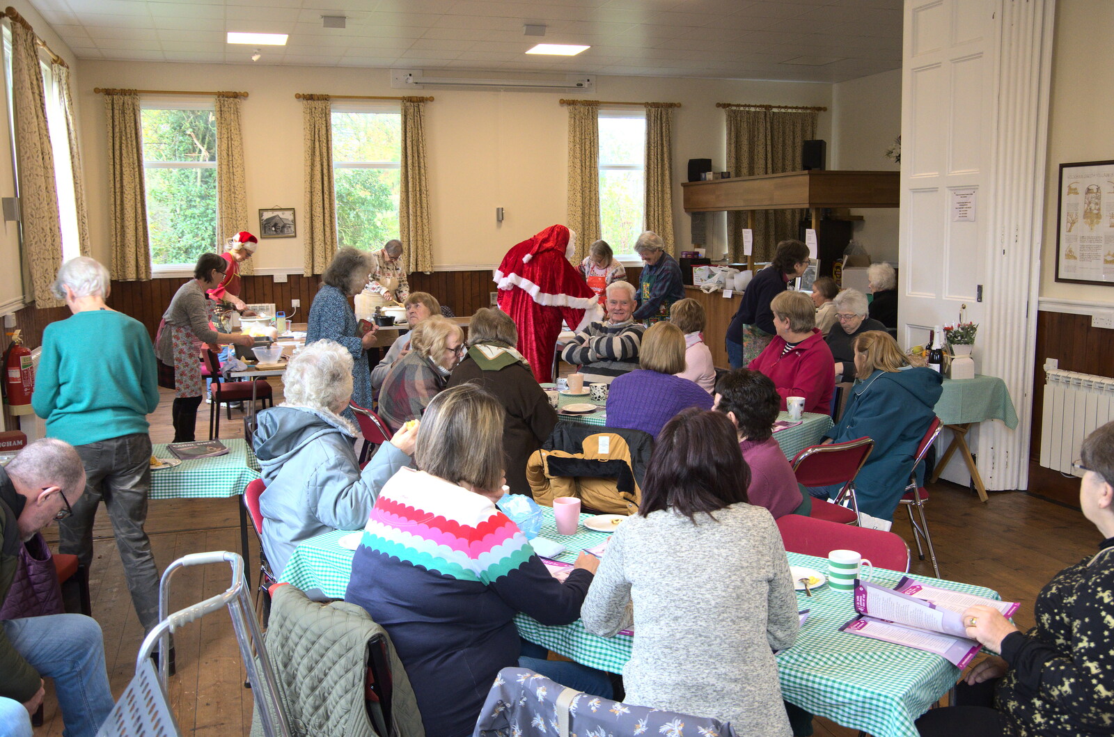 It's busy in the village hall from The GSB at Wickham Skeith, Suffolk - 19th November 2022