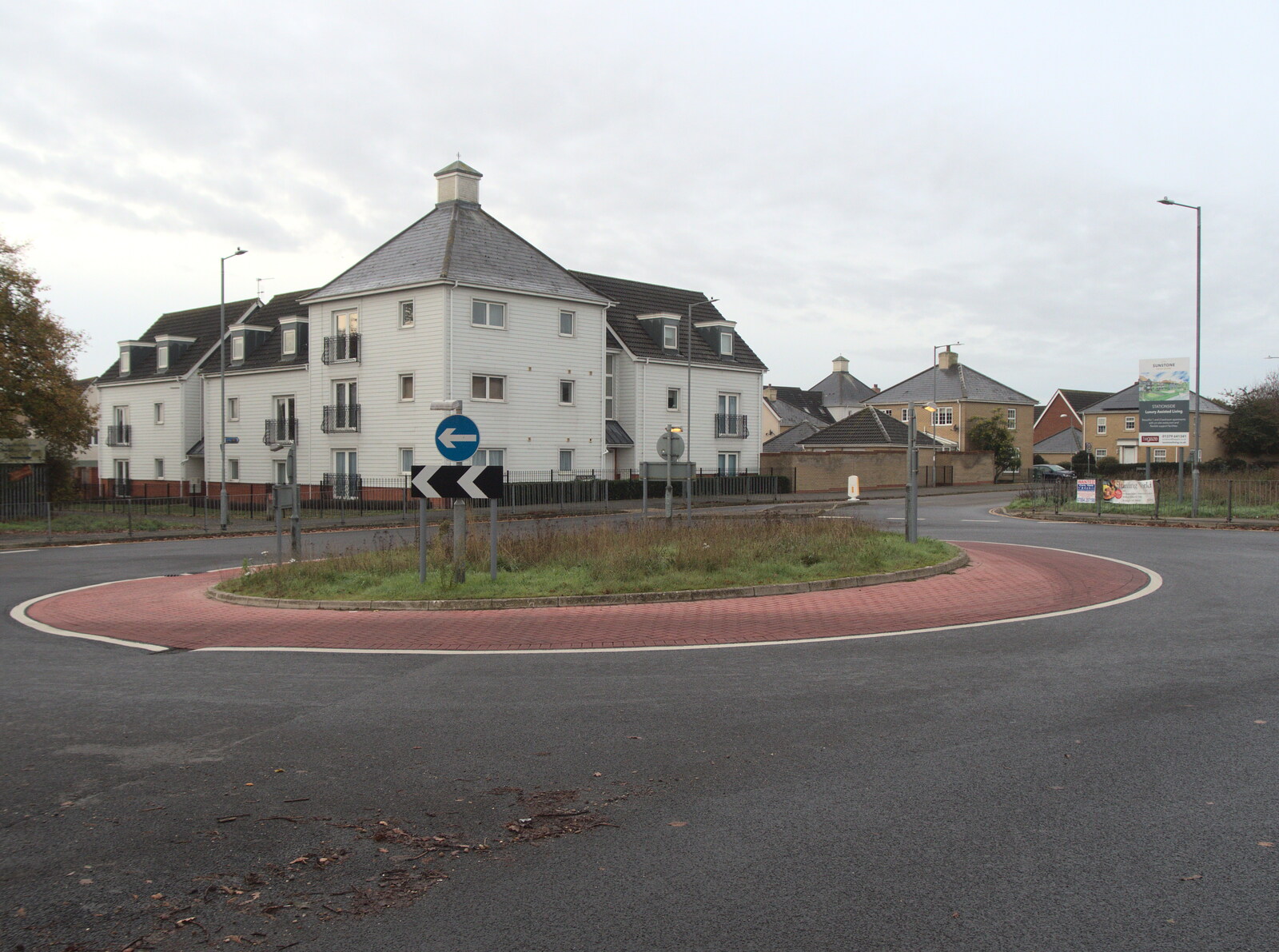 The Bleak House roundabout from Lunch in Norwich and the GSB at Gislingham, Suffolk - 26th November 2022