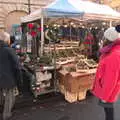 Isobel looks at a Christmas stall in Bury, A Shopping Trip to Bury St. Edmunds, Suffolk - 14th December 2022