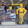 A lifesize C3-PO in the new Starling's toy shop, A Shopping Trip to Bury St. Edmunds, Suffolk - 14th December 2022
