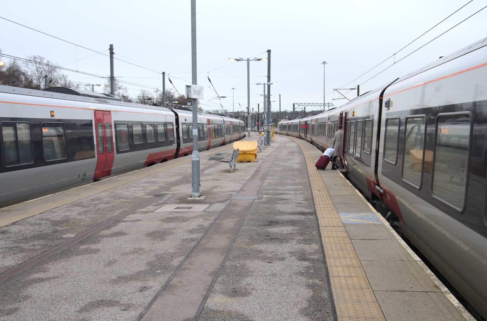 Greater Anglia trains on the platform from Christmas Day and Other Stuff, Diss, Brome and Norwich - 25th December 2022