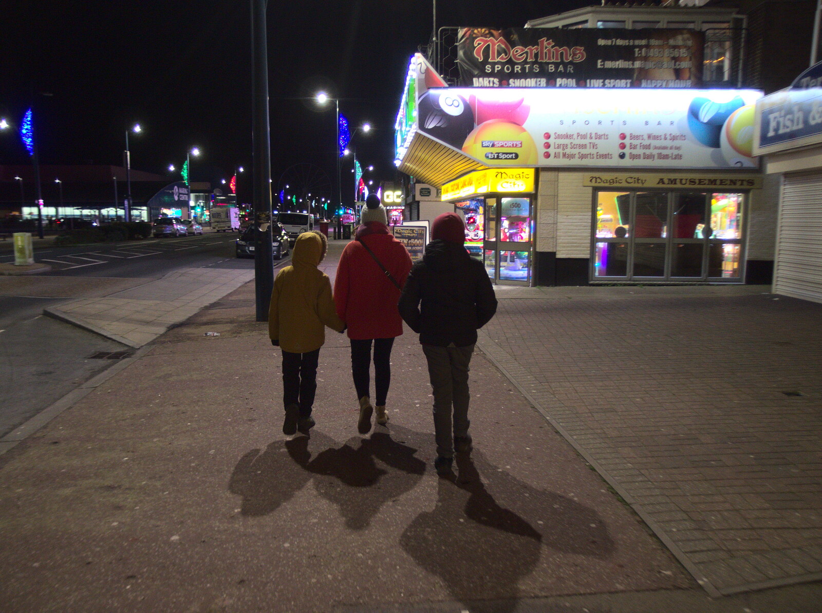 We walk the strip on Marine Parade from The Hippodrome Christmas Spectacular, Great Yarmouth, Norfolk - 29th December 2022
