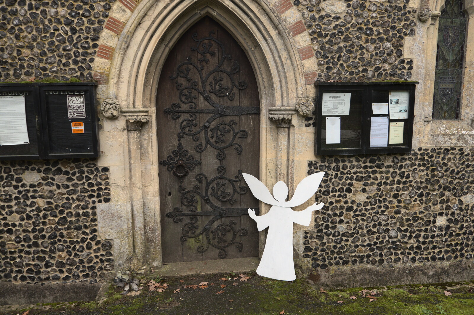 Winter Walks around Brome and Hoxne, Suffolk - 2nd January 2023: There's a cut-out angel outside the church