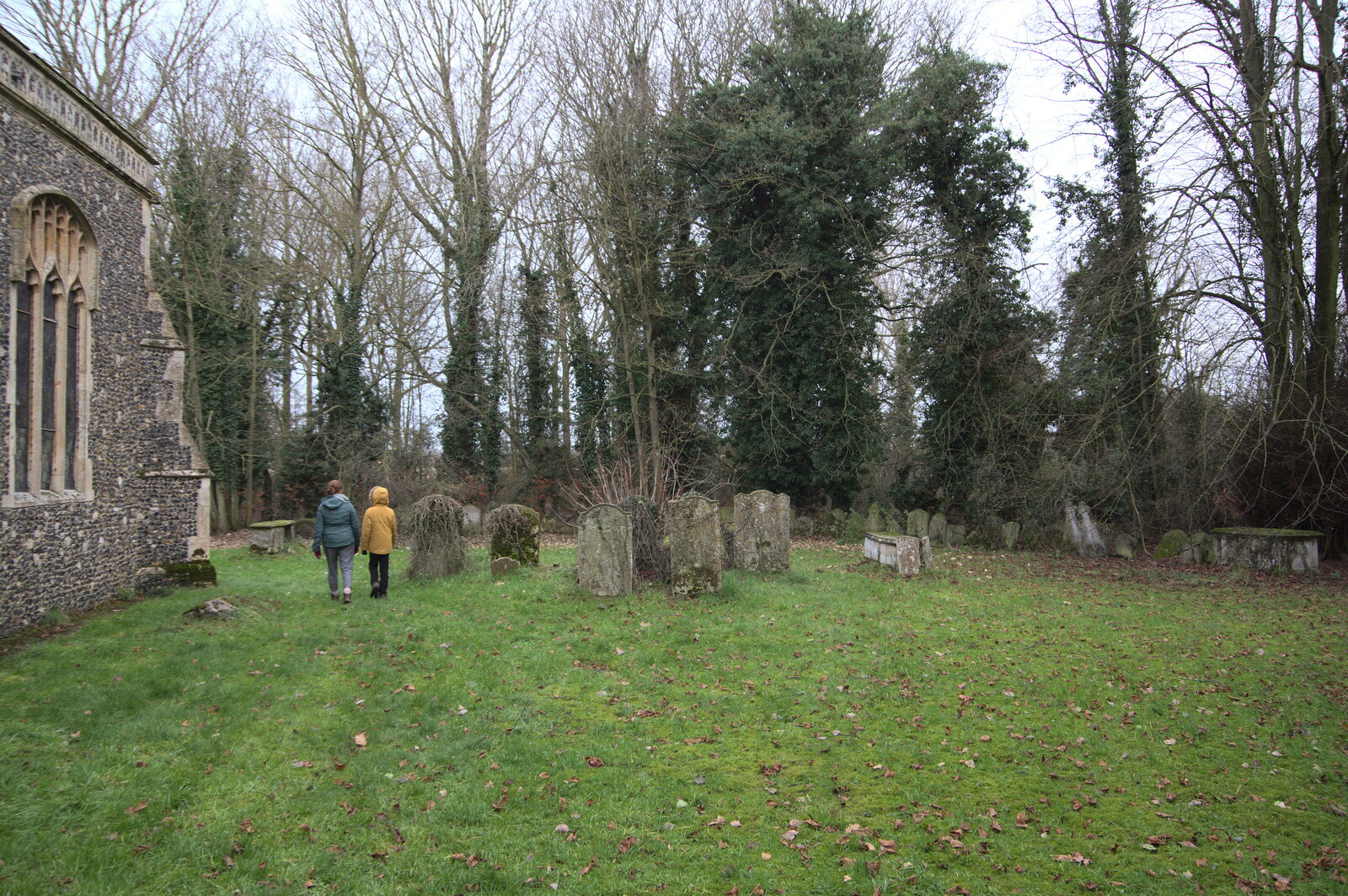 Winter Walks around Brome and Hoxne, Suffolk - 2nd January 2023: Isobel and Harry in the churchyard