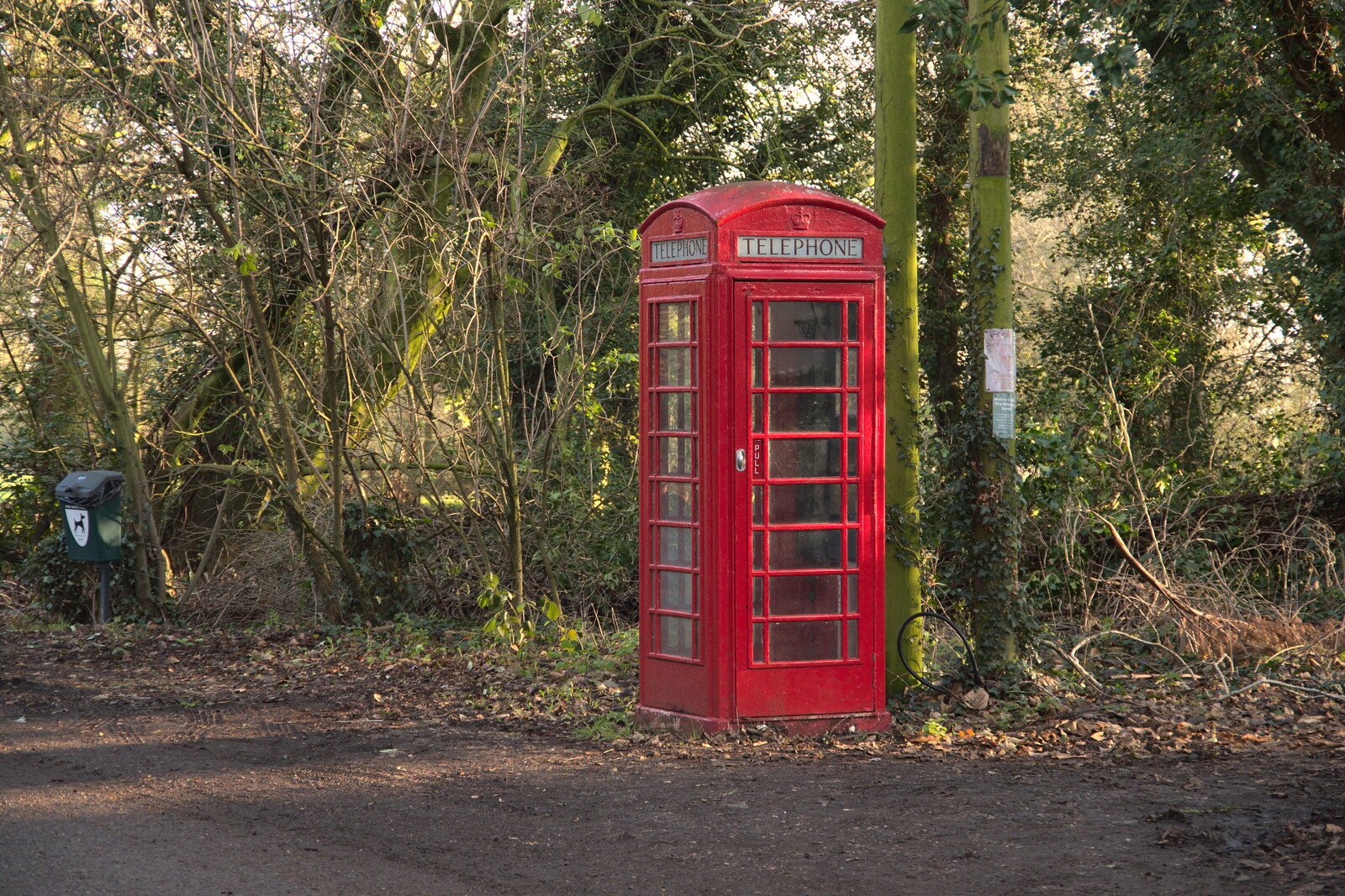 Winter Walks around Brome and Hoxne, Suffolk - 2nd January 2023: The unused K6 phonebox in Brome Street