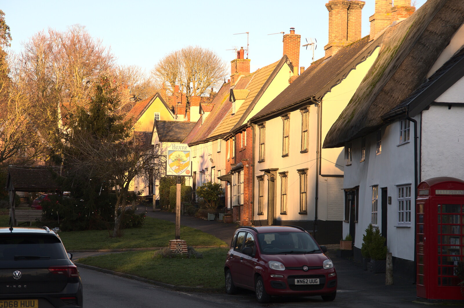 Winter Walks around Brome and Hoxne, Suffolk - 2nd January 2023: Hoxne houses in the low winter sun