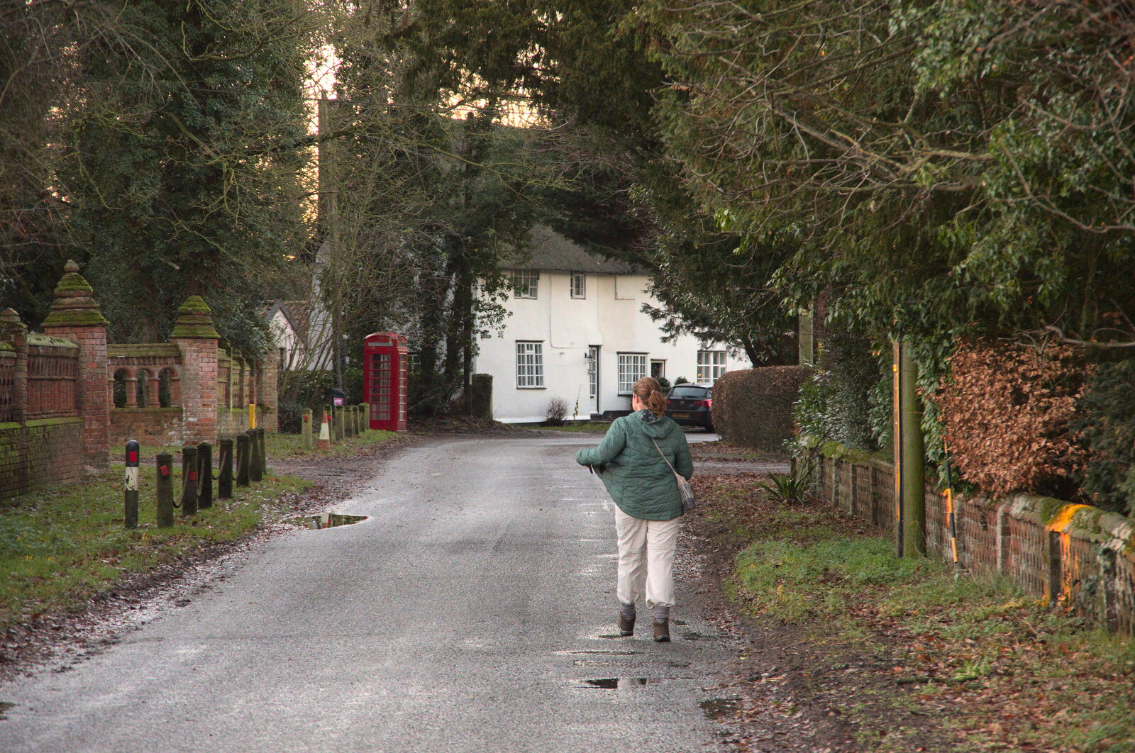 Winter Walks around Brome and Hoxne, Suffolk - 2nd January 2023: Isobel outside Brome Hall