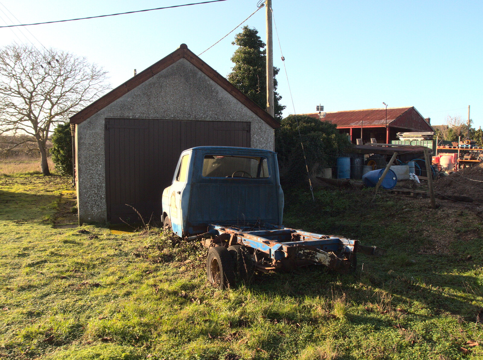 A Wander around Fair Green, Diss, Norfolk - 11th January 2023: A derelict van, minus its body, near Fair Green