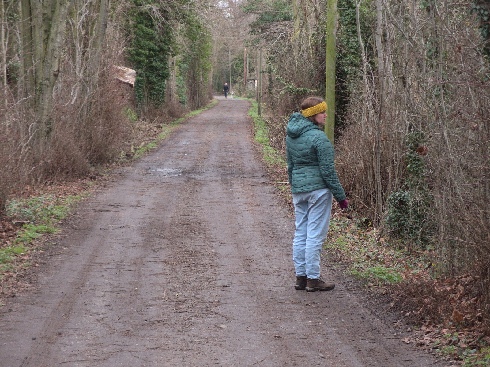 A Wander around Fair Green, Diss, Norfolk - 11th January 2023: Isobel on Moorhall Causeway