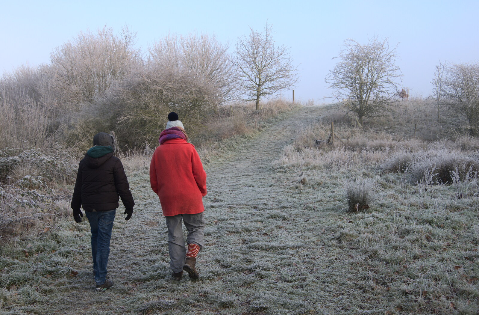 A Frosty Walk Around Brome, Suffolk - 22nd January 2023: Fred and Isobel walk up to the resevoir