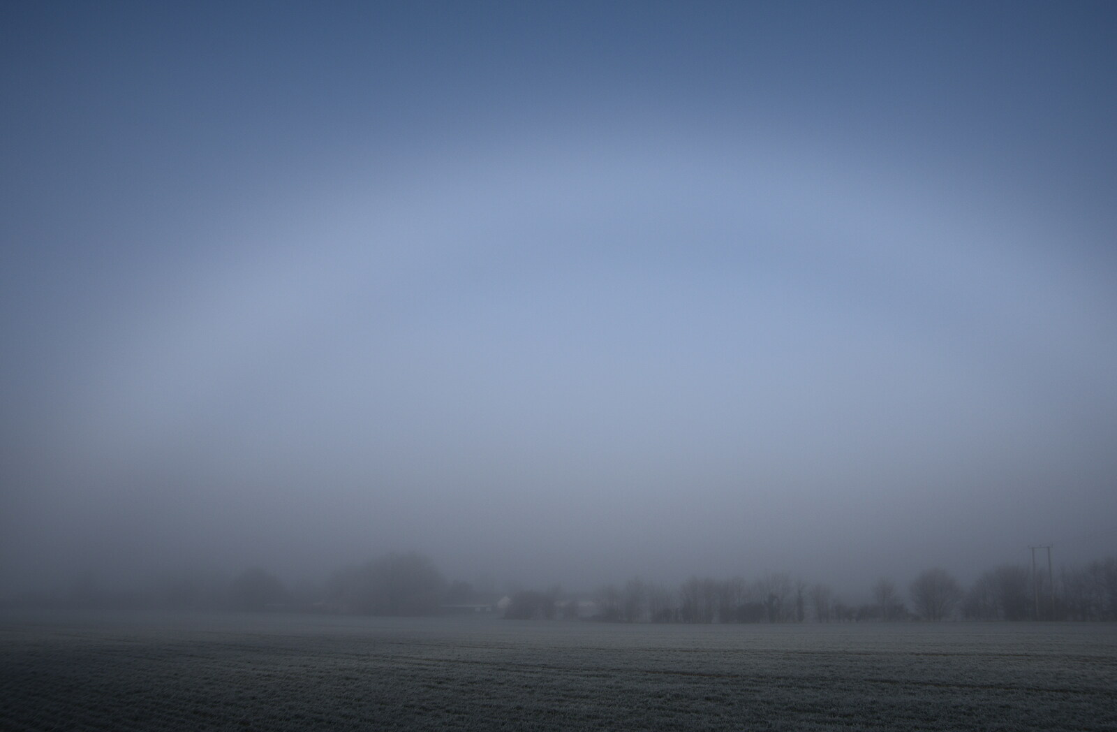 A Frosty Walk Around Brome, Suffolk - 22nd January 2023: There's a very faint fog-bow