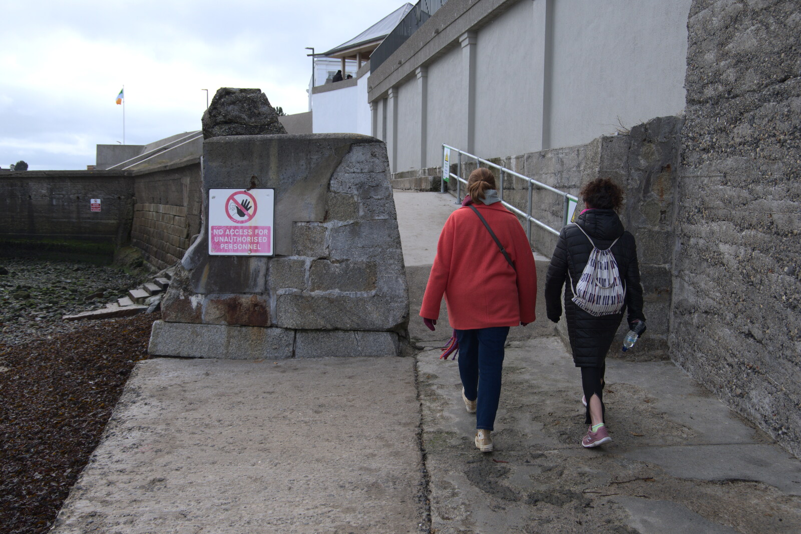 The End of the Breffni, Blackrock, Dublin - 18th February 2023: Isobel and Evelyn roam around