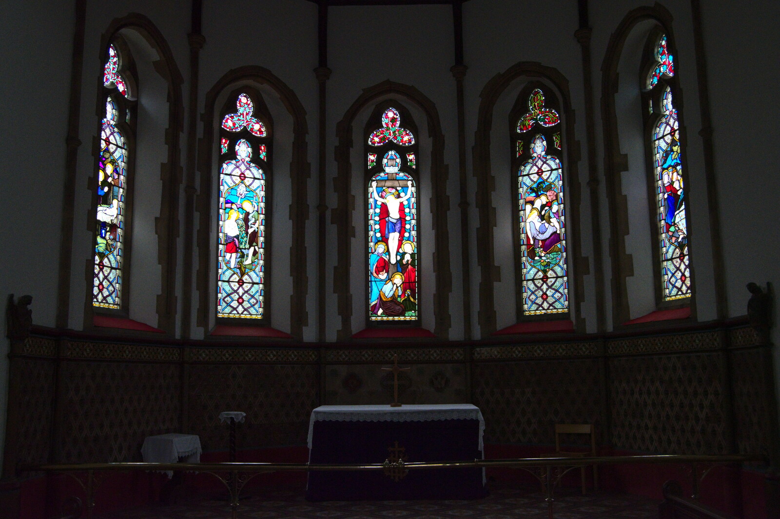 Lunch in Harleston, Norfolk - 1st March 2023: For a small chapel, there's a lot of nice glass