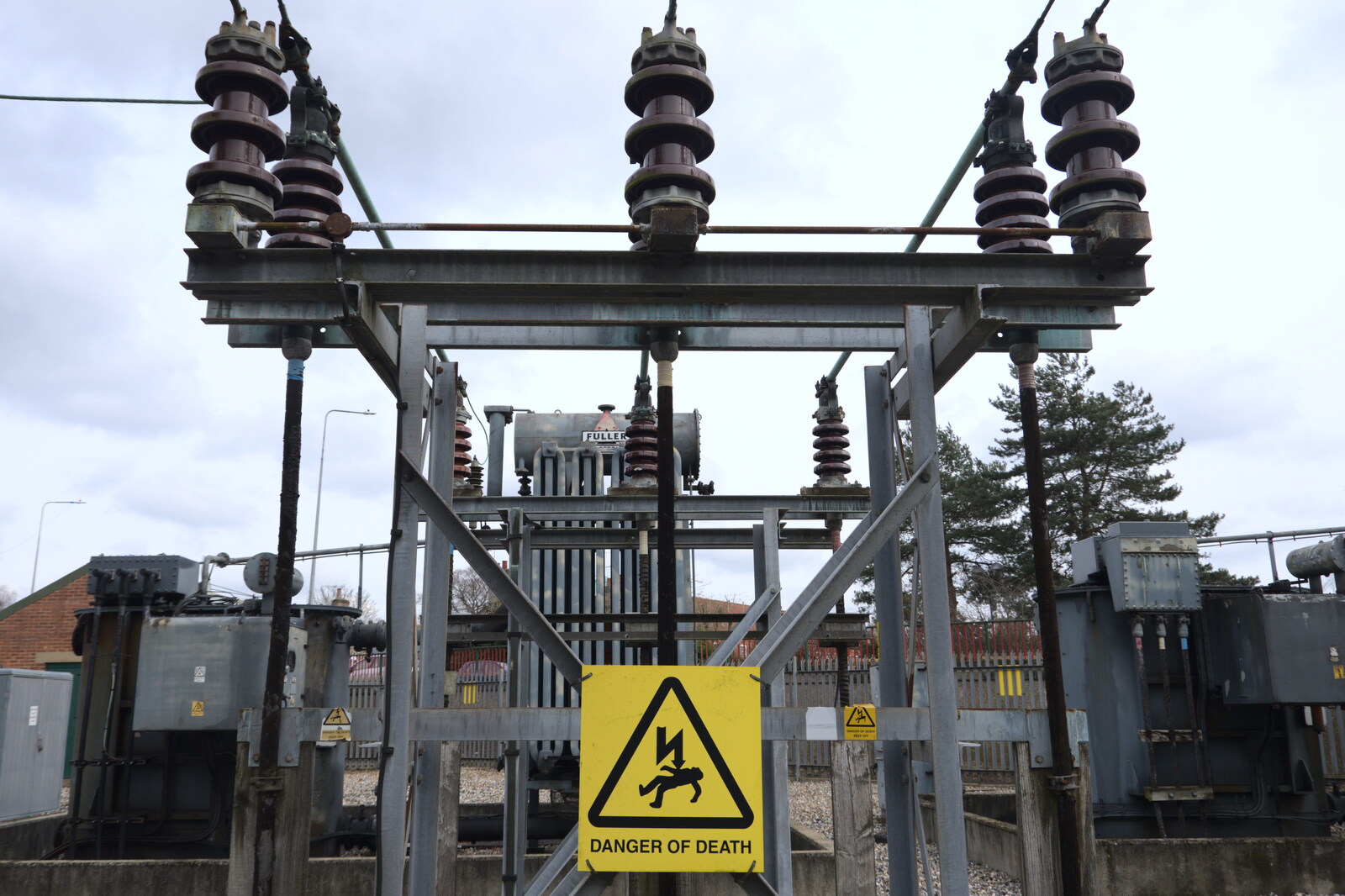 Electrical busbars and a danger of death from A Postcard from Thetford, Norfolk - 15th March 2023