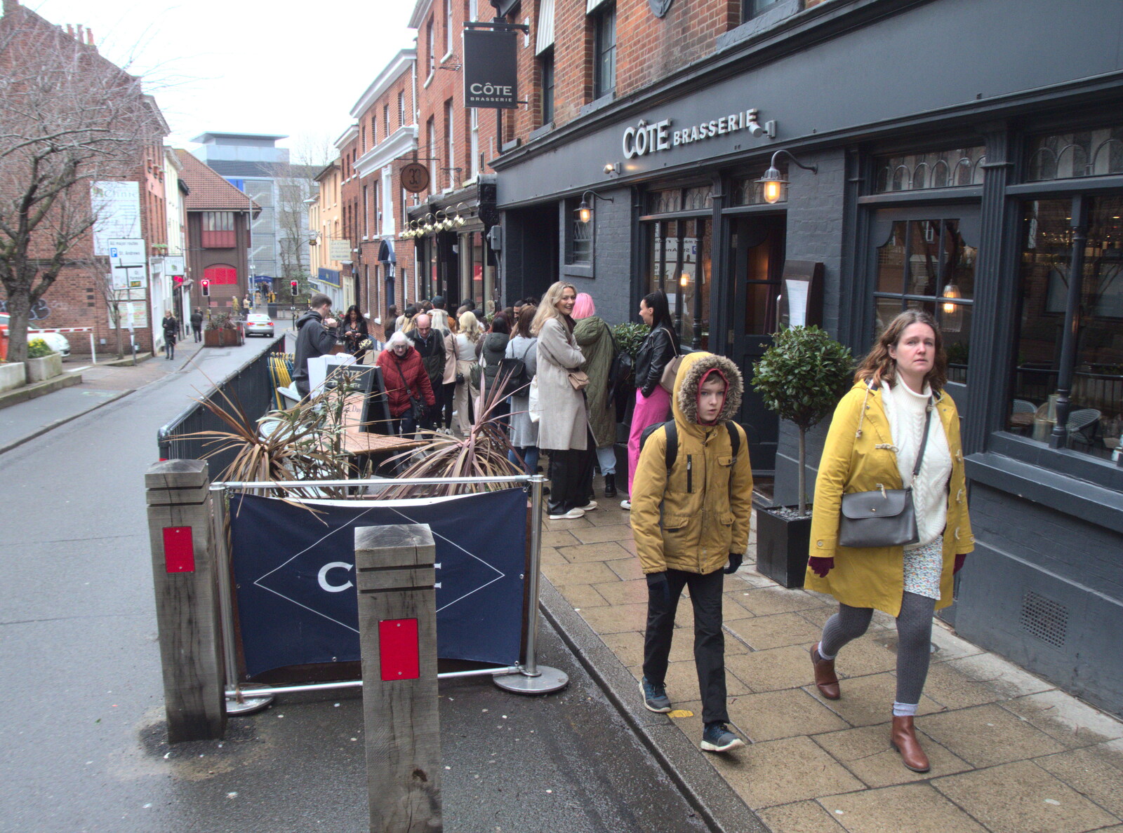 There's a big queue for a café on Exchange Street from It's a Stitch Up: A Trip to Norwich, Norfolk - 18th March 2023