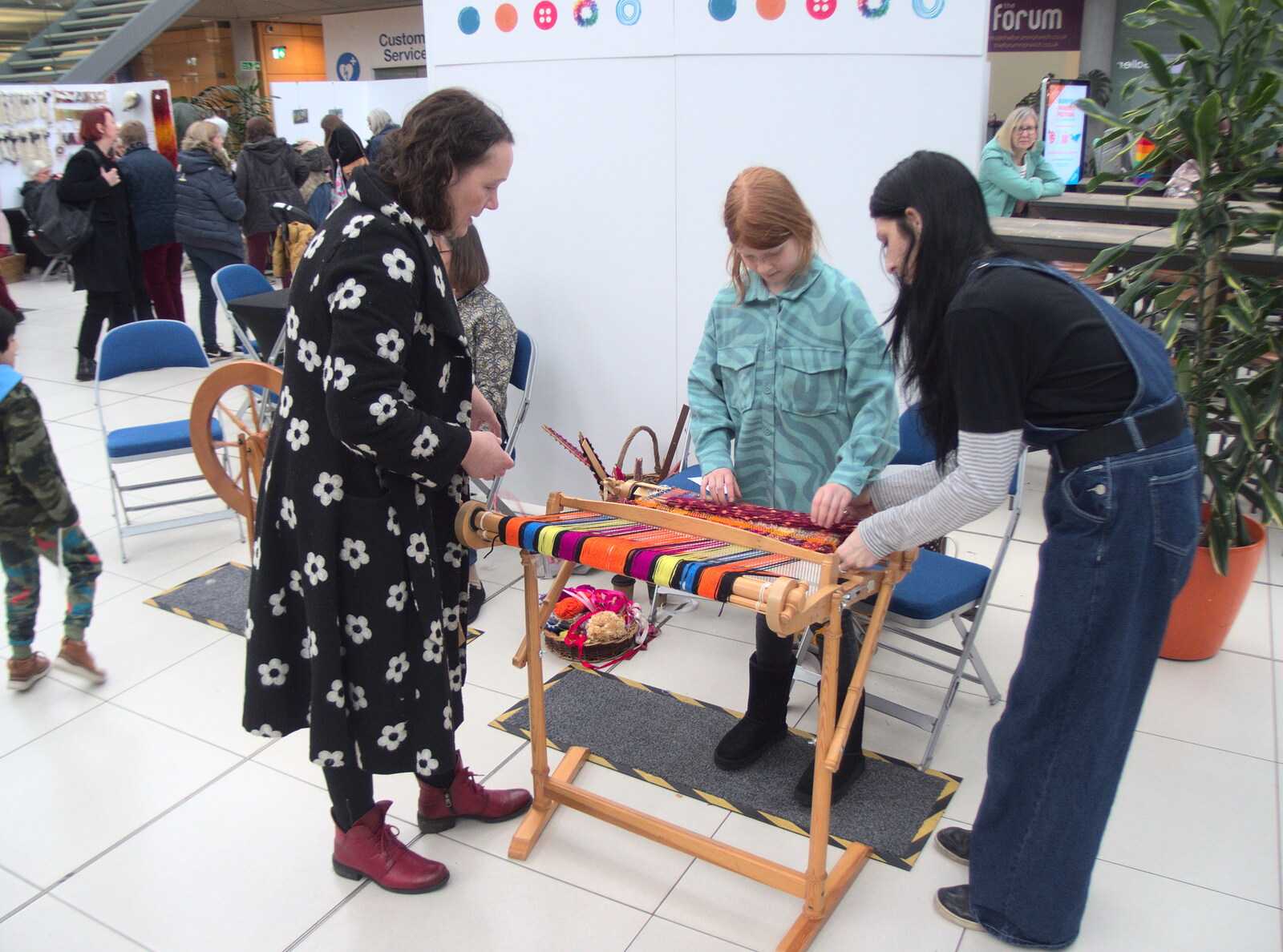 Someone tries out a hand loom from It's a Stitch Up: A Trip to Norwich, Norfolk - 18th March 2023