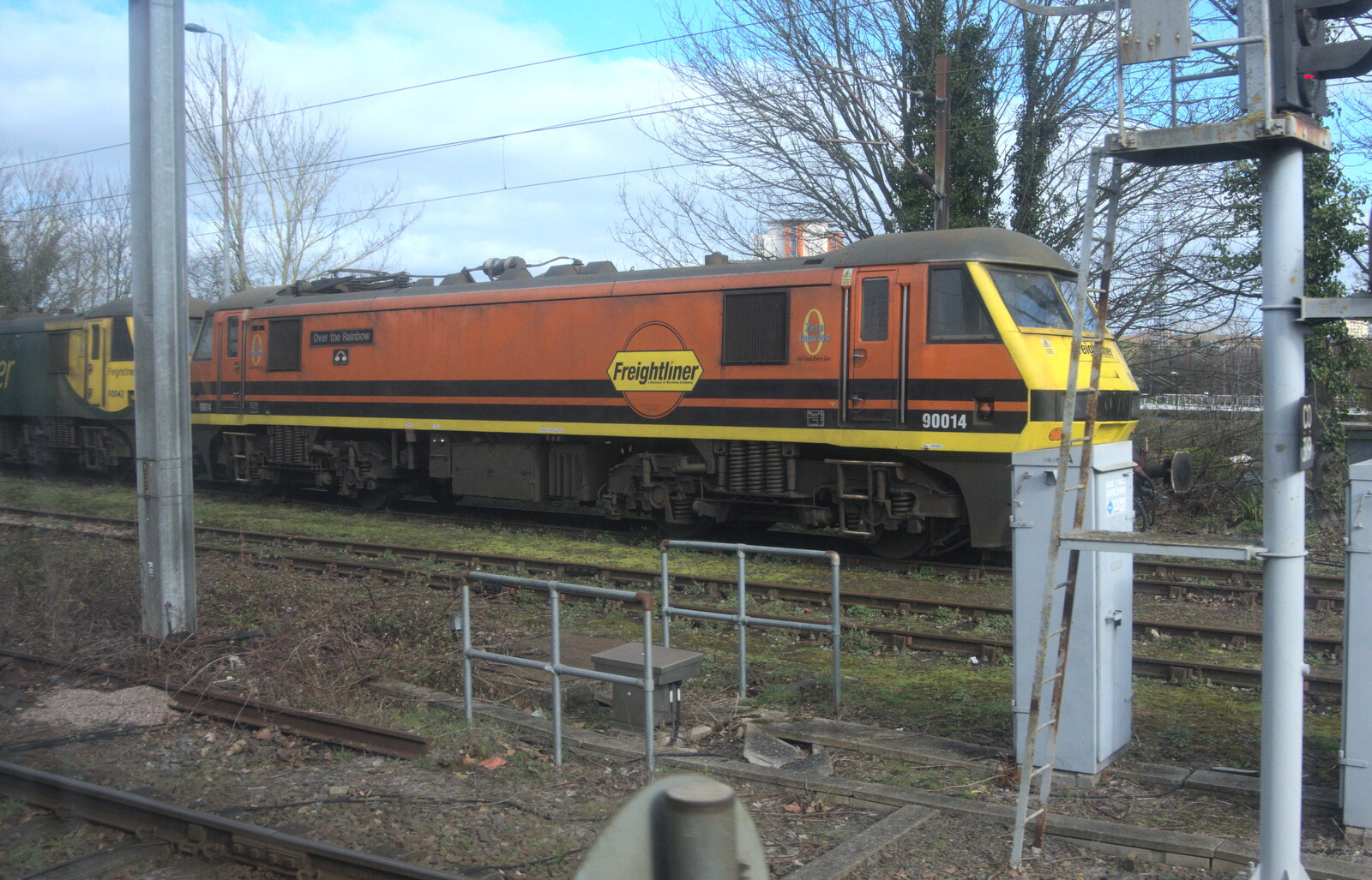 There's a pair of Class 90 locos at Ipswich from A Day in New Milton, Hampshire - 3rd April 2023
