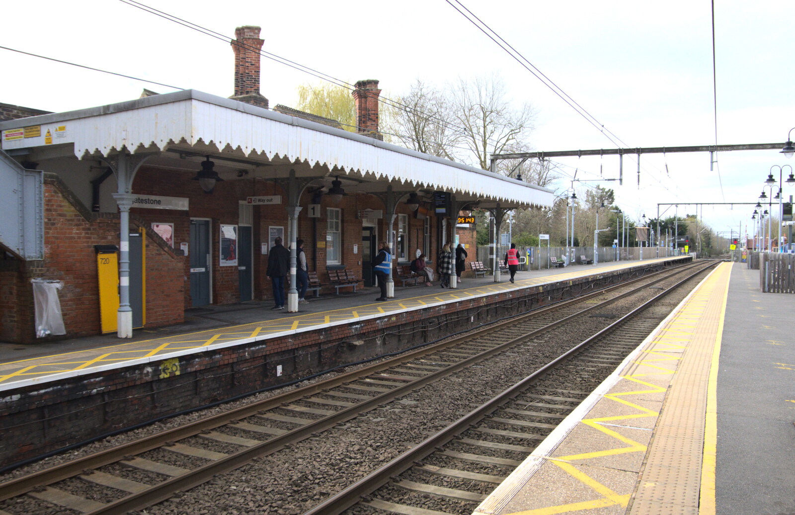 Ingatestone station looks a bit like Diss from A Day in New Milton, Hampshire - 3rd April 2023