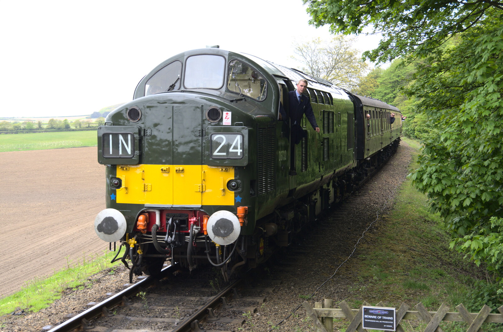 Class 37 D6732 smokes its way up from Weybourne from A Coronation Camping Picnic, Kelling Heath, Norfolk - 6th May 2023