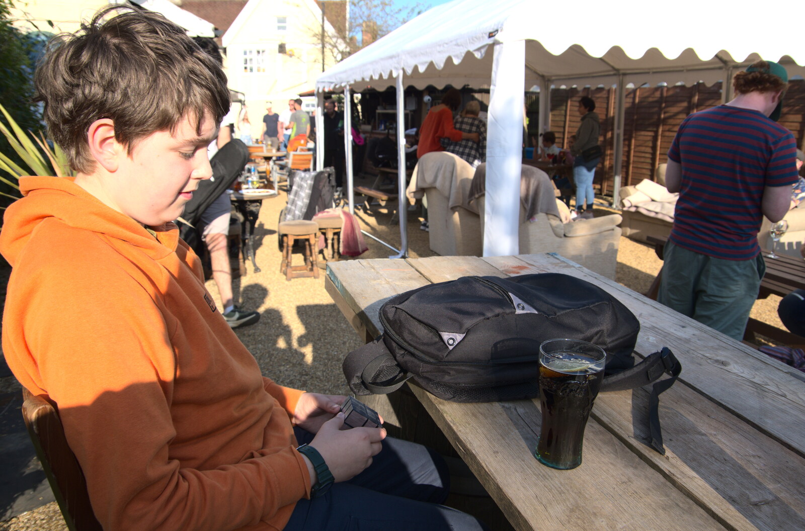 Fred does a spot of cubing before the gig from Ricochet at the Queen's Head, Eye, Suffolk - 26th May 2023