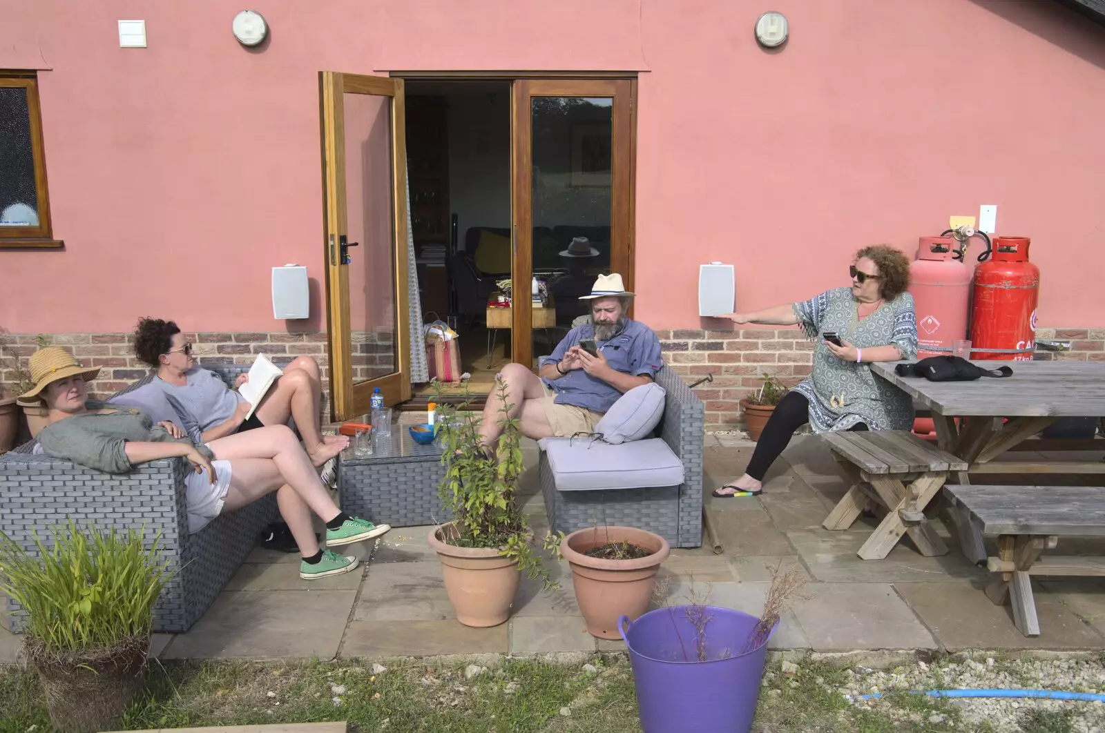 Isobel, Evelyn, Noddy and Da Wheeze on the patio, from The Irish Massive do Framlingham and Southwold, Suffolk - 9th August 2023