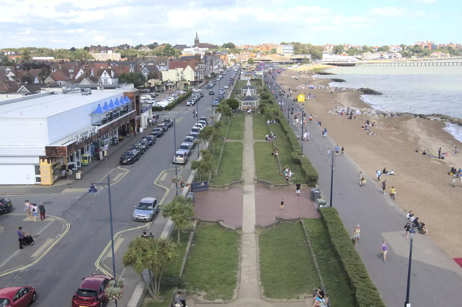 A view of Sea Road from up the ferris wheel, from A trip on the Ferris Wheel, Felixstowe, Suffolk - 15th August 2023