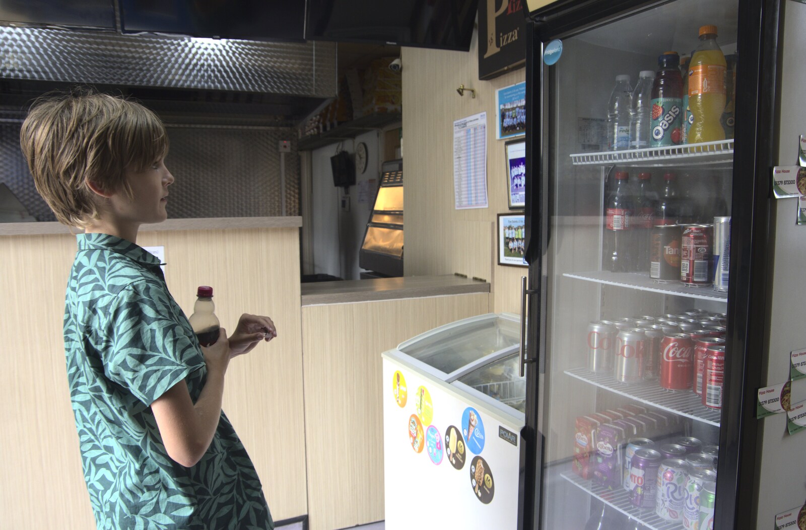 Harry checks out the fridge in the kebab shop from The BSCC at the Cock Inn and a Flute Exam, Bedfield, Suffolk - 25th August 2023