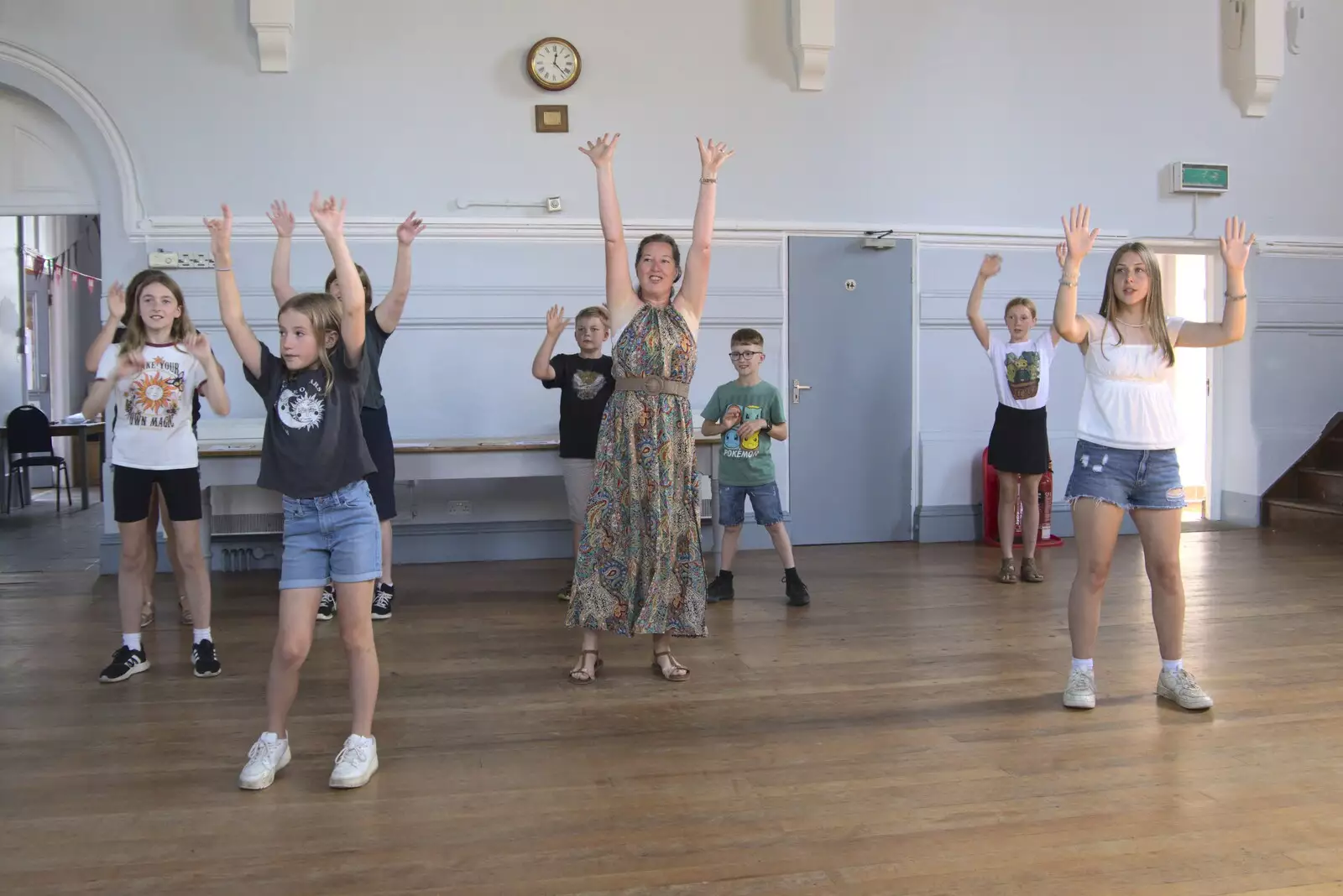 The panto people learn the moves to S Club 7`, from Isobel's Pantomime Workshop, Town Hall, Eye - 9th September 2023