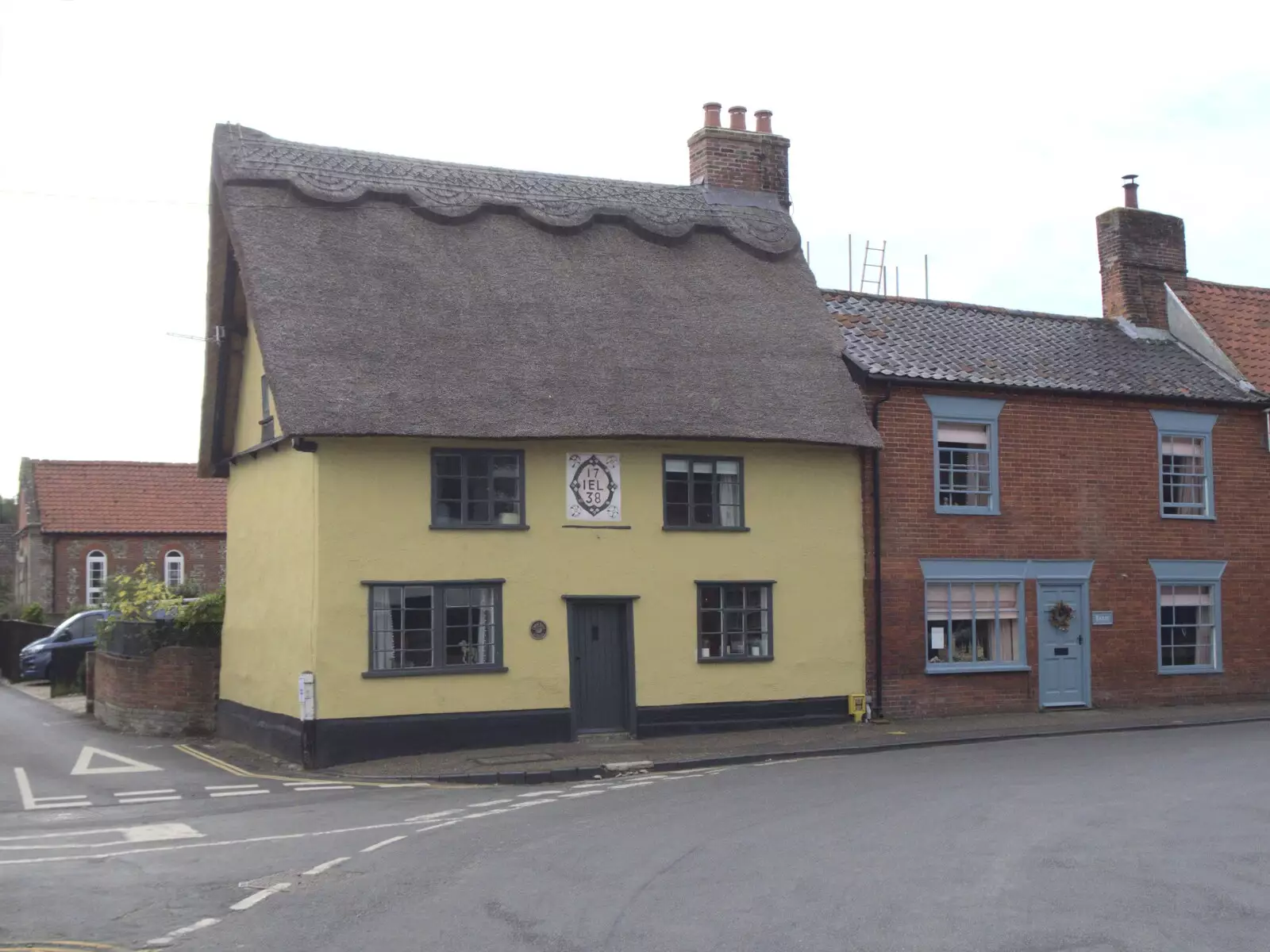 A cute little thatched cottage, from A Postcard From New Buckenham, Norfolk - 5th October 2023