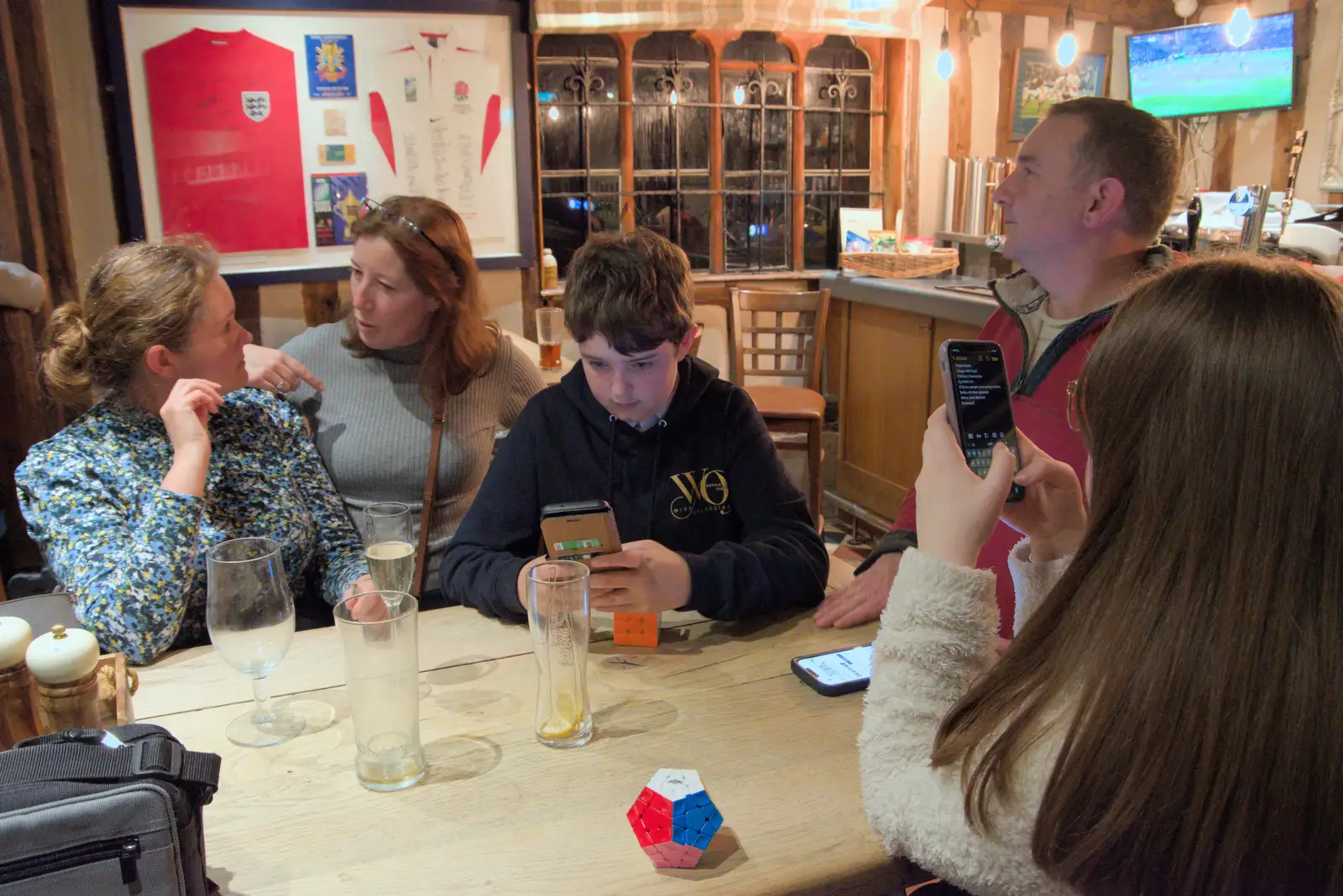 Isobel and Suzanne chat, from A B-17 Memorial, The Oaksmere Hotel, Brome, Suffolk - 10th November 2023