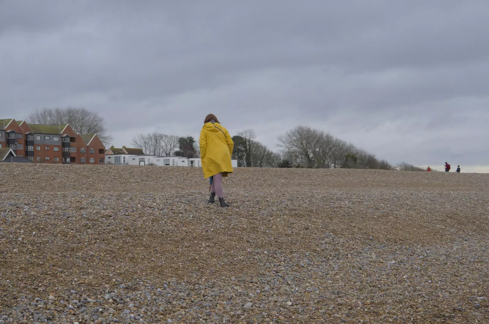 Isobel stumps off up the shingle, from Framlingham, Aldeburgh and the USAAF Heritage Trust, Hoxne, Suffolk - 14th February 2024 