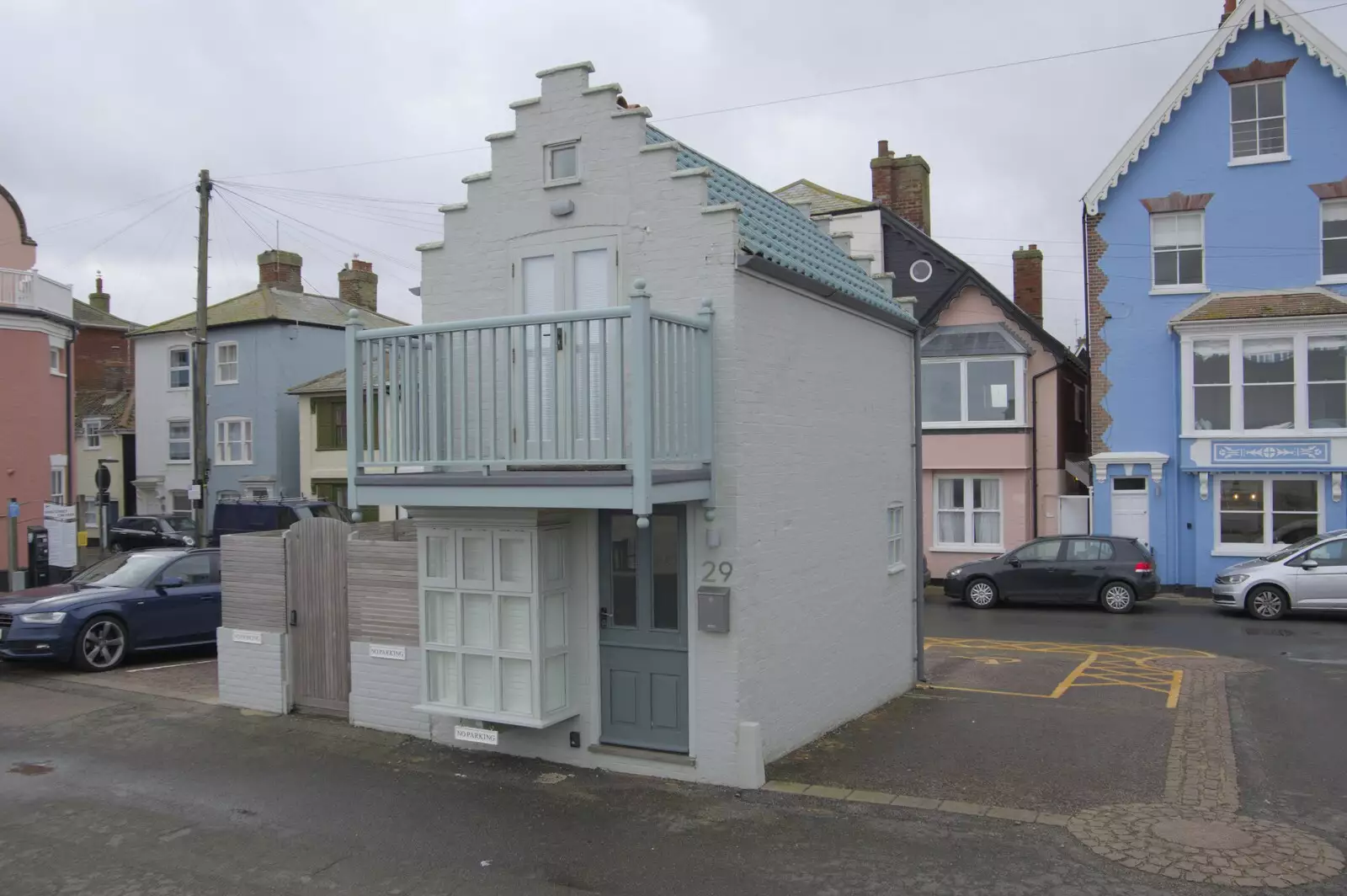 A curious tiny house on King Street, from Framlingham, Aldeburgh and the USAAF Heritage Trust, Hoxne, Suffolk - 14th February 2024 