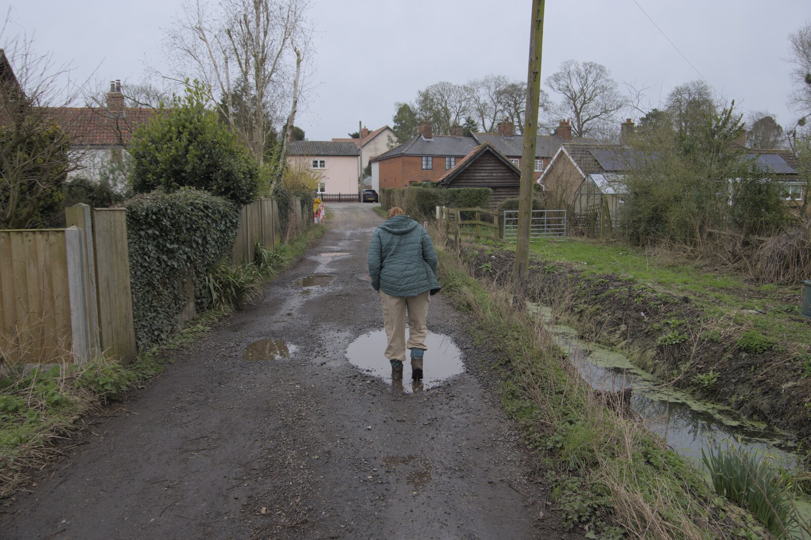 Isobel cleans her boots in a puddle from Palgrave Player's Wrap Party and a March Miscellany, Suffolk - 6th March 2024