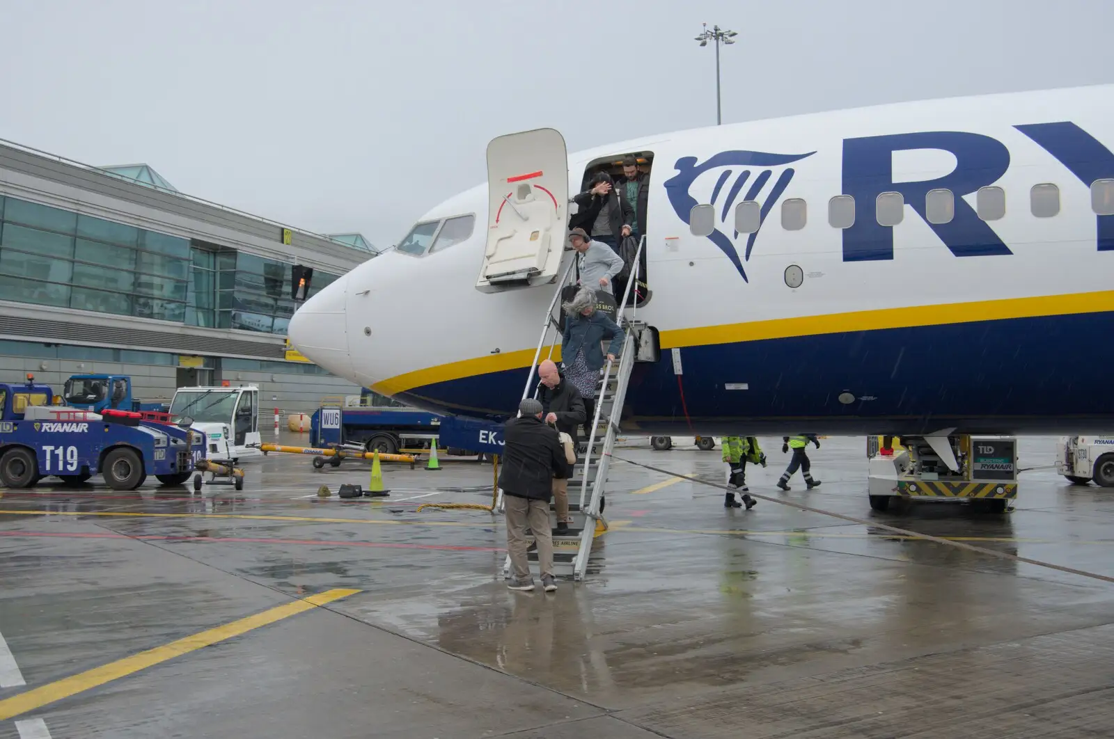 The plane unloads at a wet Dublin airport, from A Couple of Days in Dublin, Ireland - 12th April 2024