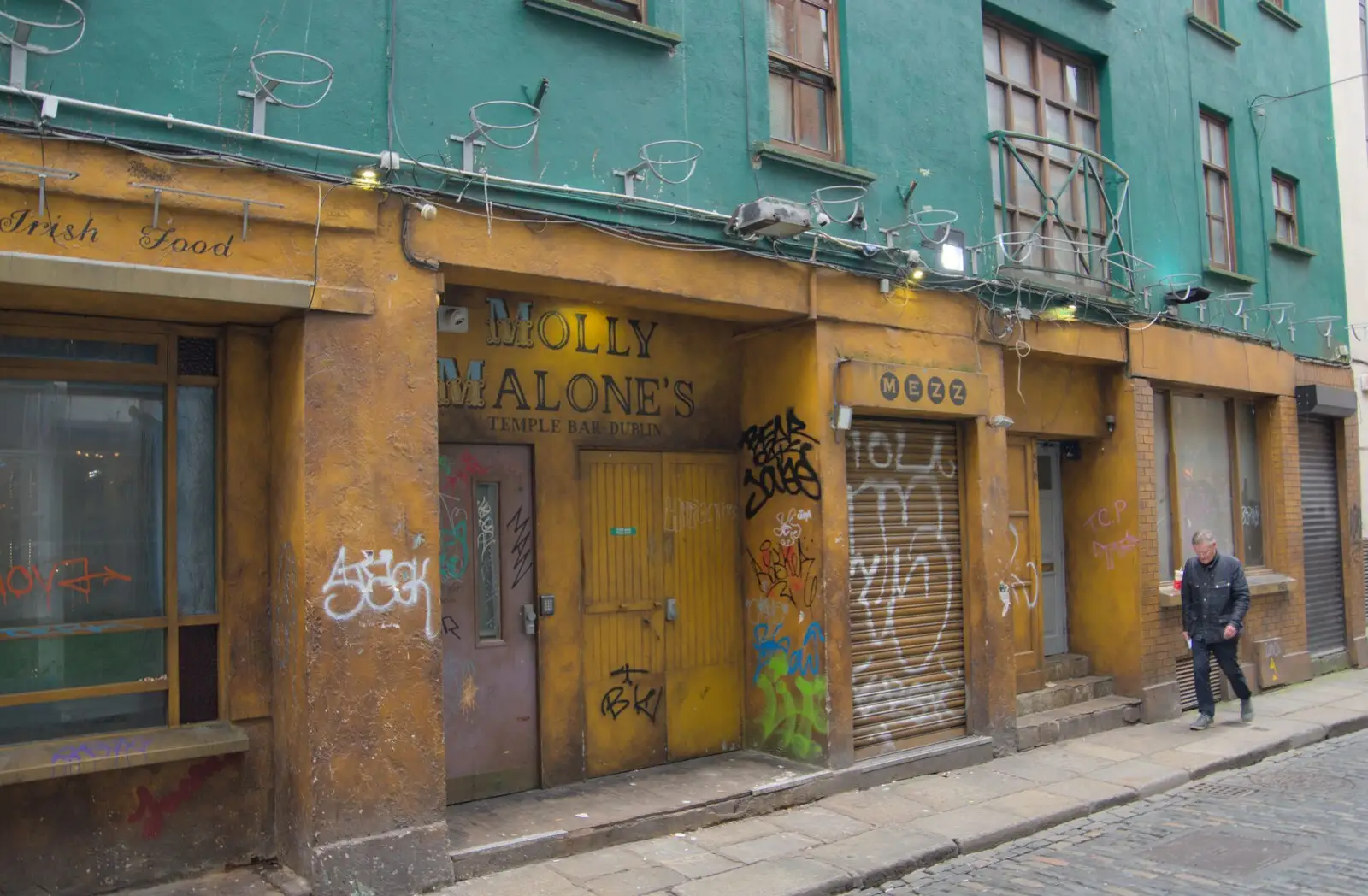 The derelict-looking Molly Malone's in Temple Bar, from A Couple of Days in Dublin, Ireland - 12th April 2024