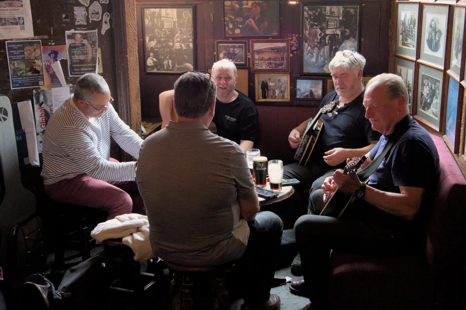 There's a music session on in the pub, from A Couple of Days in Dublin, Ireland - 12th April 2024