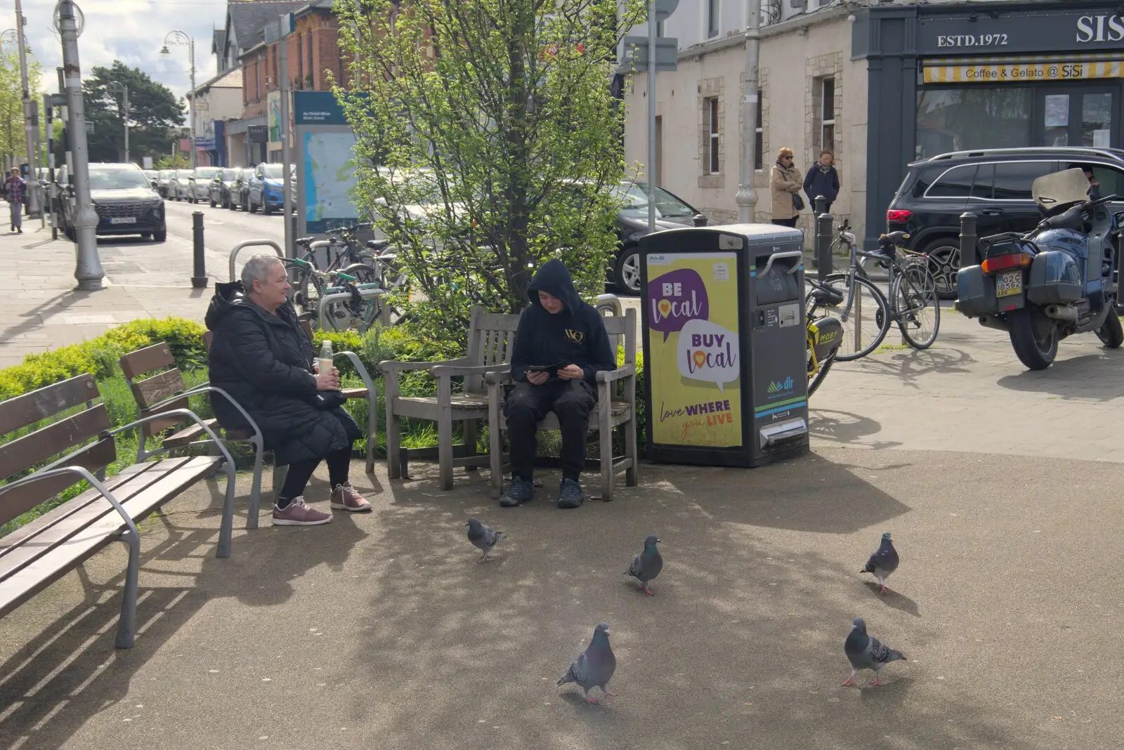 Da Wheeze and Fred sit on some benches, from A Couple of Days in Dublin, Ireland - 12th April 2024