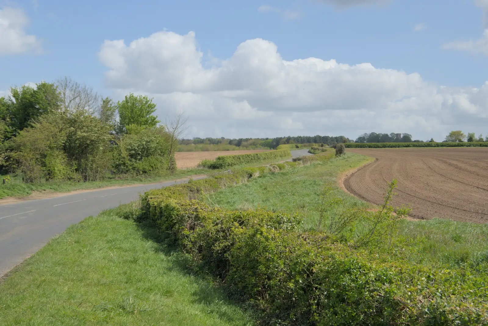 The B1118 towards Oakley, from A Walk to the Crossways Inn, Scole, Norfolk - 21st April 2024