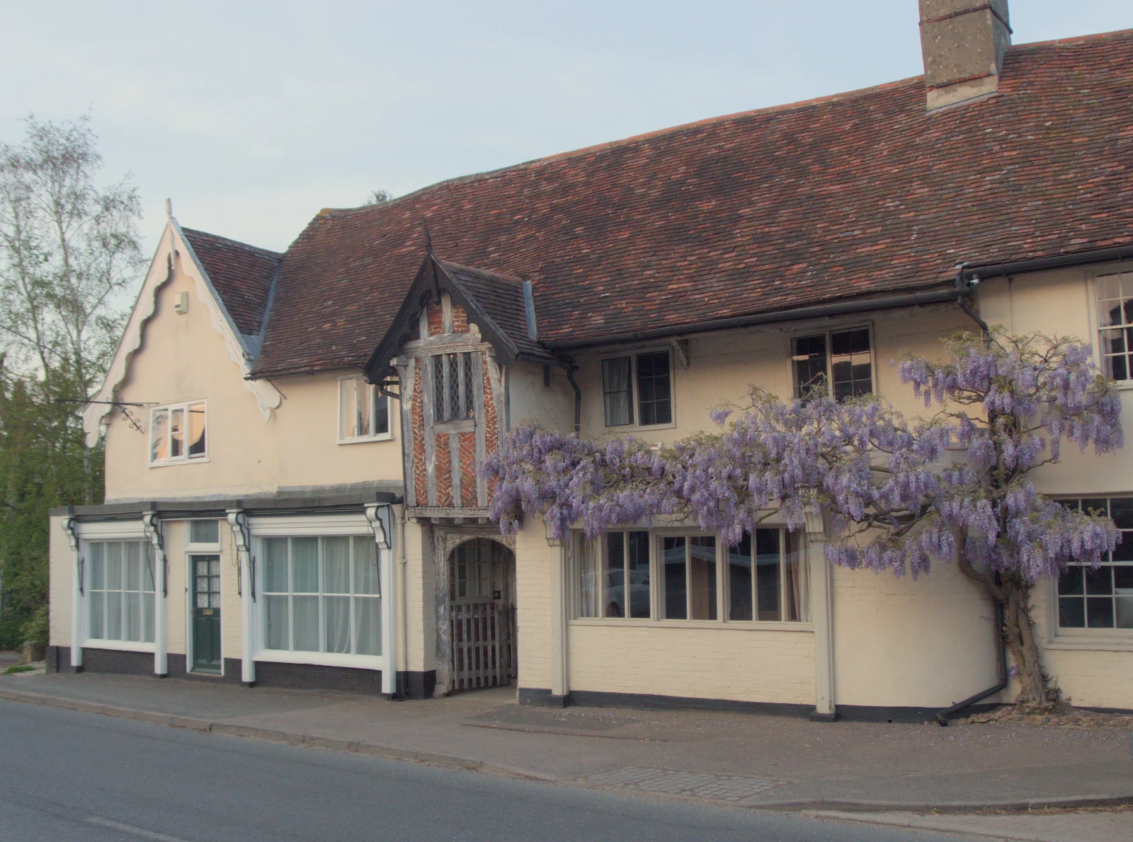 There's a nice Wisteria house on the main road, from The BSCC at The Lion, Debenham, Suffolk - 2nd May 2024