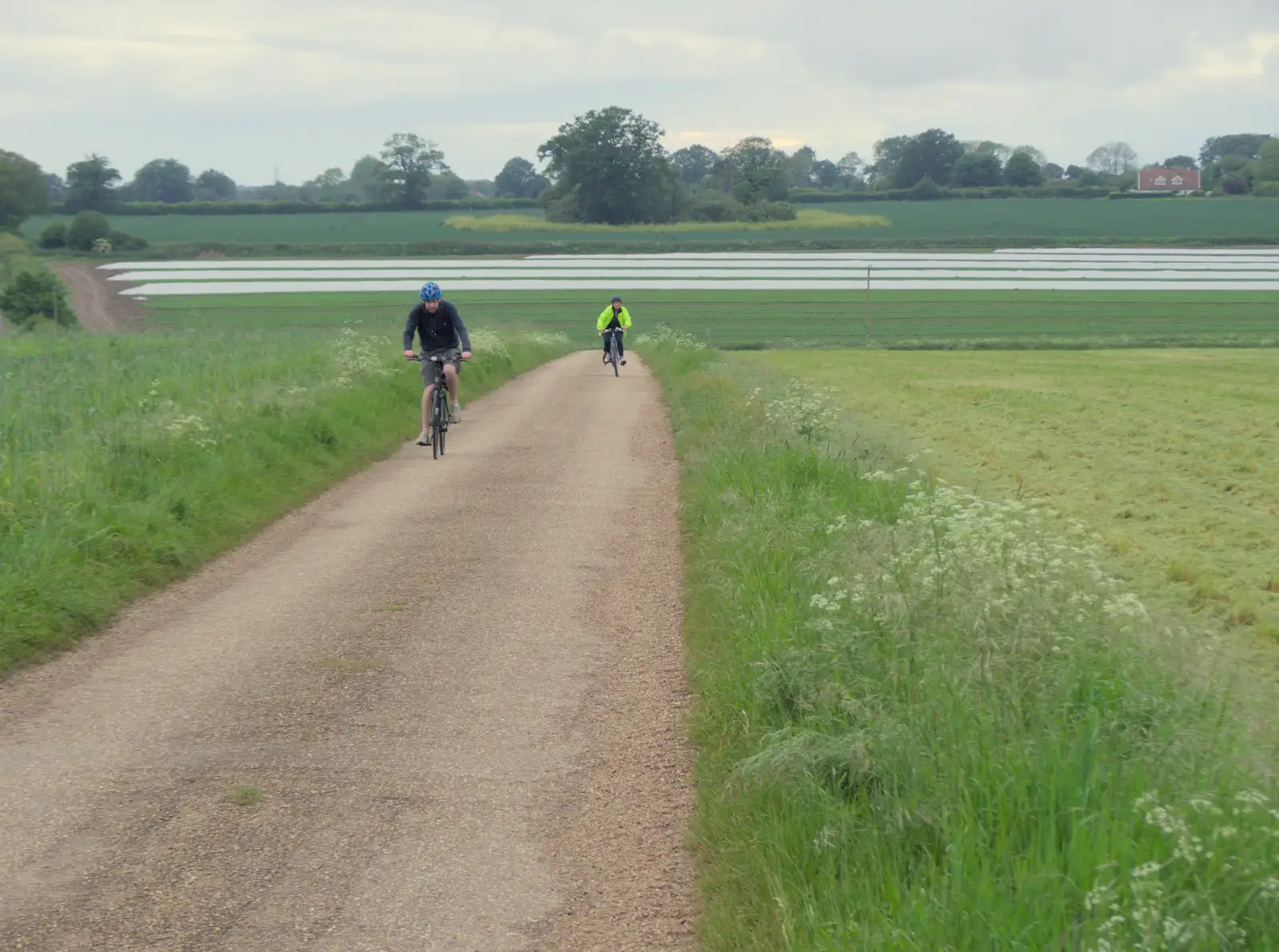 We cycle up the lane to Billingford Hall, from The BSCC at The Half Moon, Rushall, Norfolk - 16th May 2024