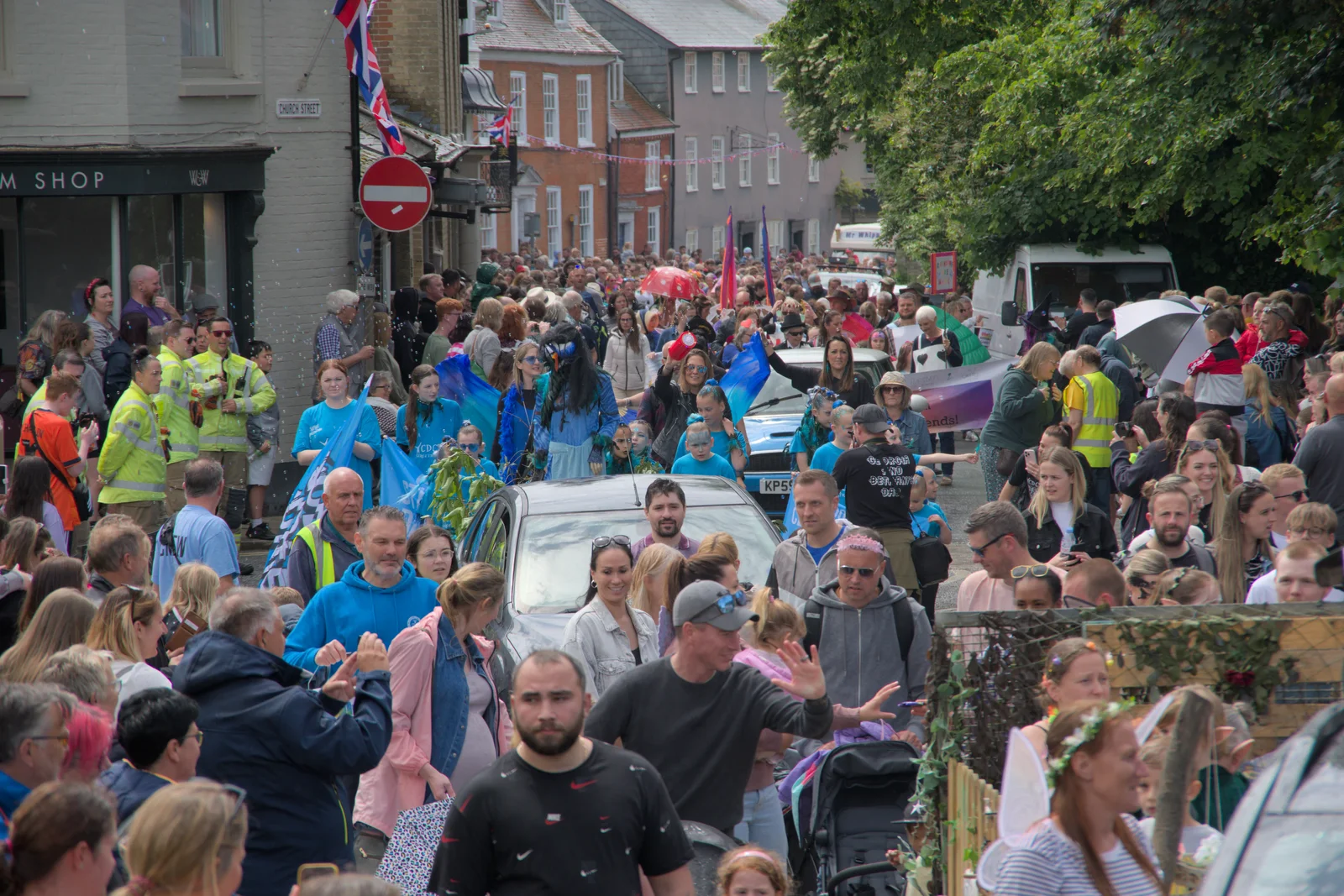 The parade has reached the Castle Inn pub, from Saxtead Mill, Framlingham Gala and Chips on the Beach, Aldeburgh - 27th May 2024