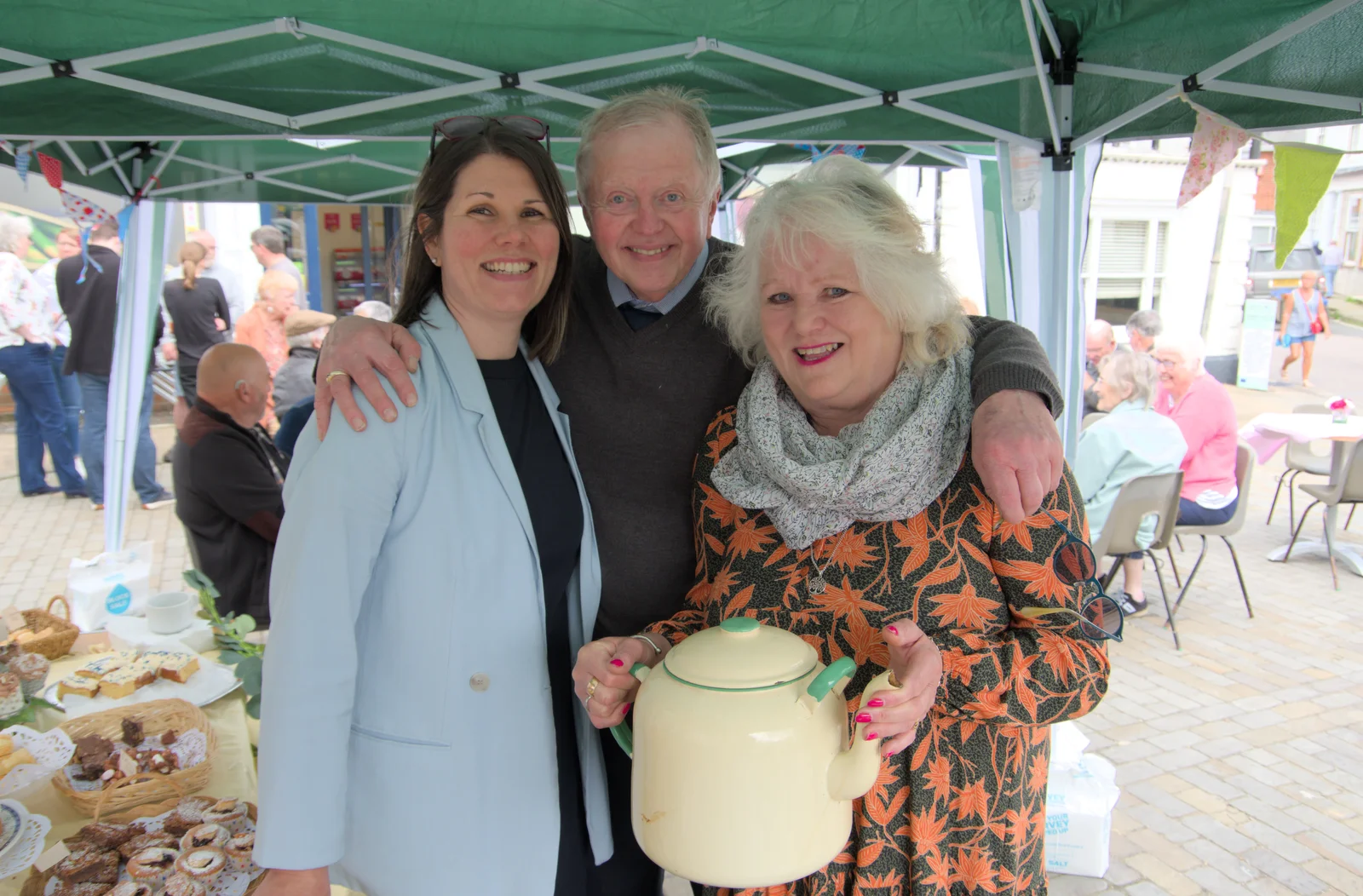 Ollie joins in with the teapot group, from Ollie's 70th Birthday, The Handyman, Eye, Suffolk - 1st June 2024