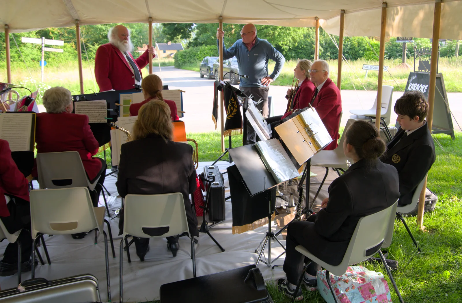 The head of the parish council chats to Adrian, from Sailing at the Lake, and the GSB at Mellis, Suffolk - 6th June 2024