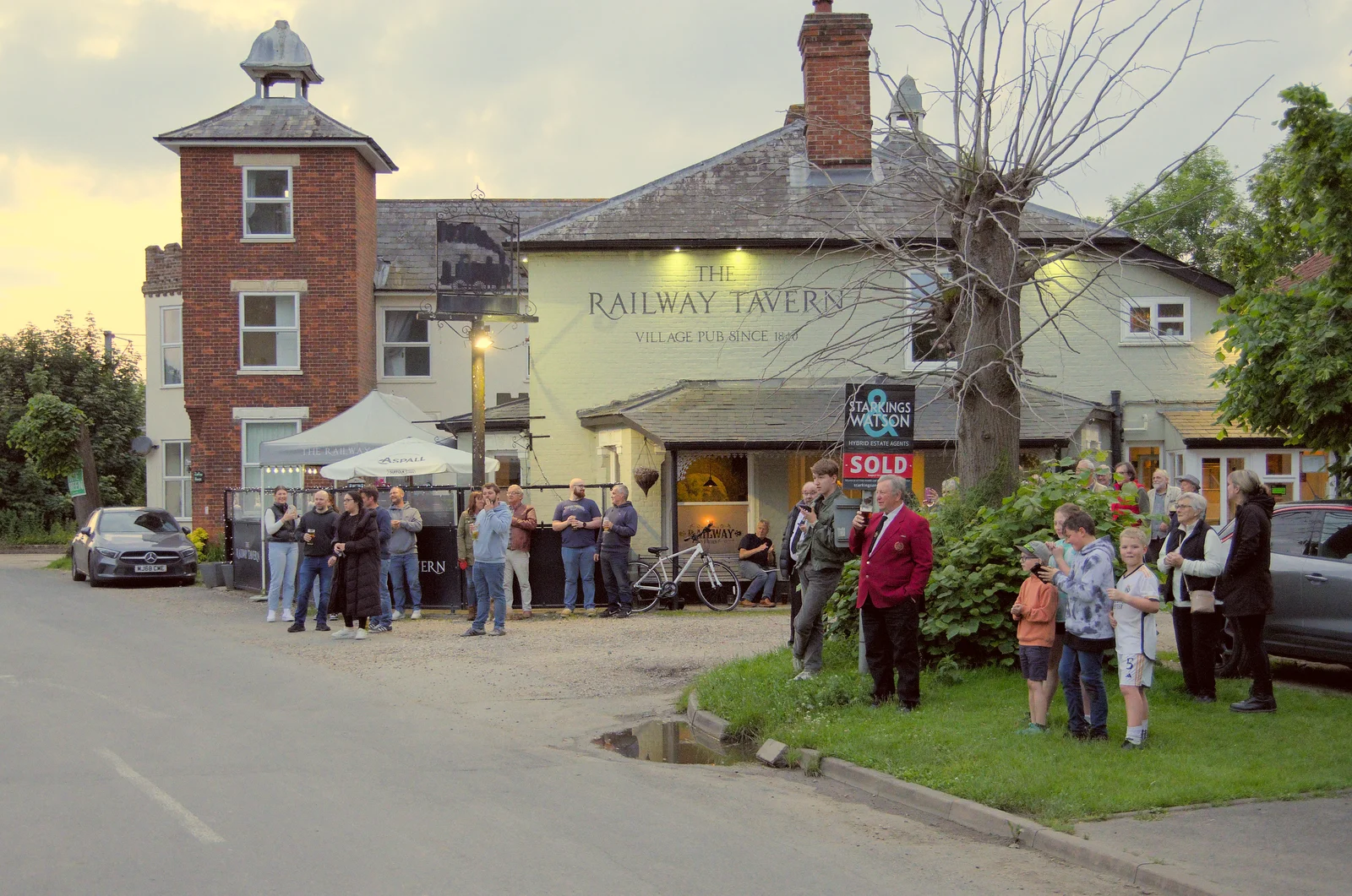 The crowd outside the Railway Tavern, from Sailing at the Lake, and the GSB at Mellis, Suffolk - 6th June 2024