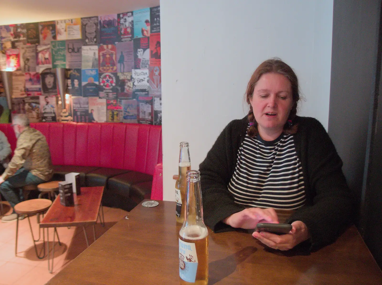 Isobel checks her phone in the UEASU, from Mama Afrika, and Richard Hawley at the UEA, Norwich - 16th June 2024